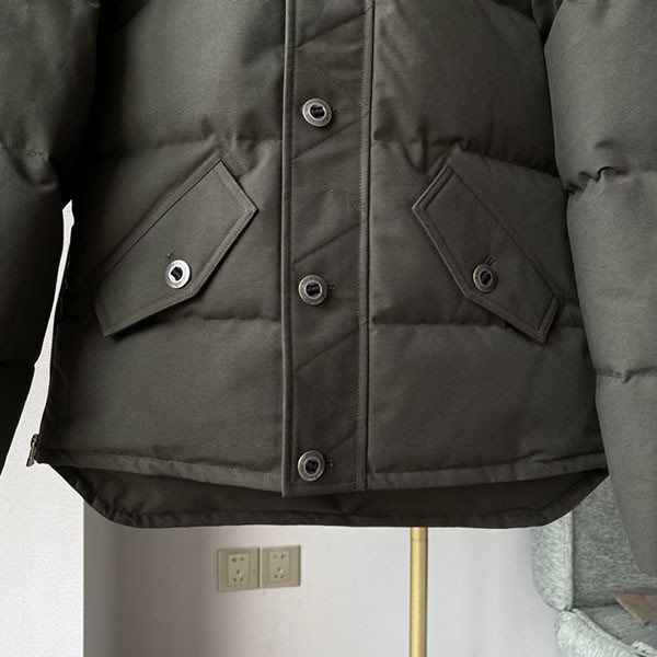 関税負担なし☆ムースナックルズ 3Q JACKET 偽物 ダウンジャケット moa32085